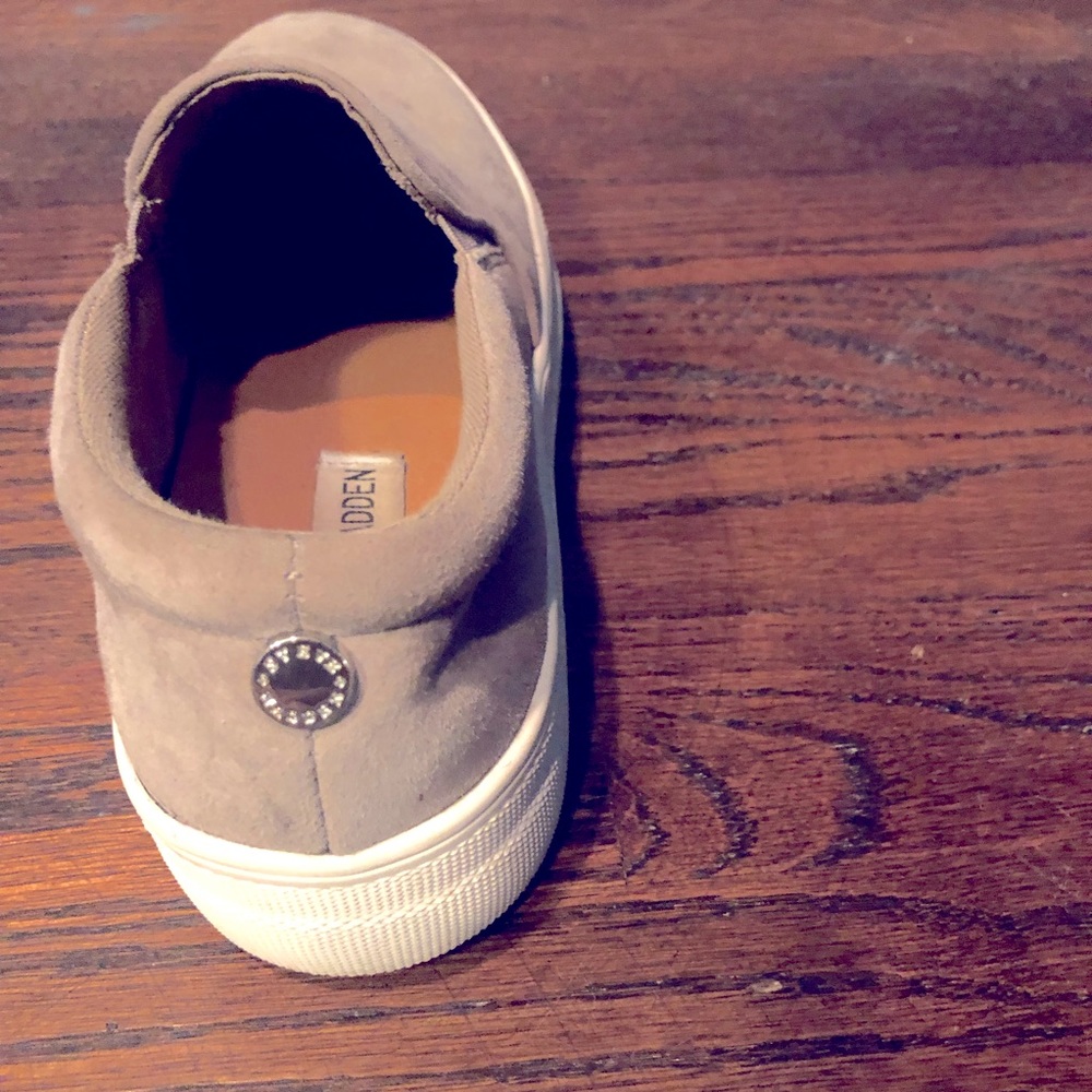 Steve Madden Gills Grey Suede